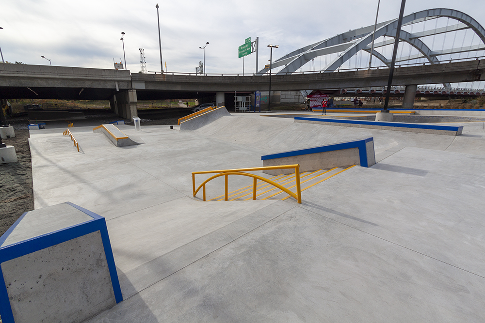 Overview of the street section , rails, banks, and small hubbas